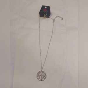 Paparazzi Elegant Silver Necklace with Tree Charm